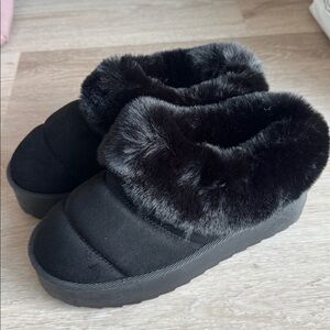 Winter Solstice Fur Trim Booties NEW 🏷️